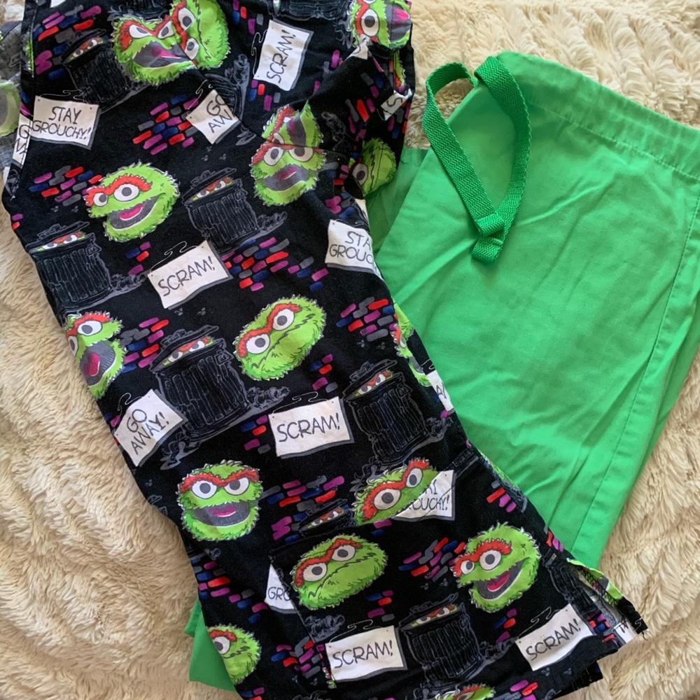 Oscar the Grouch Scrub Top Size XS